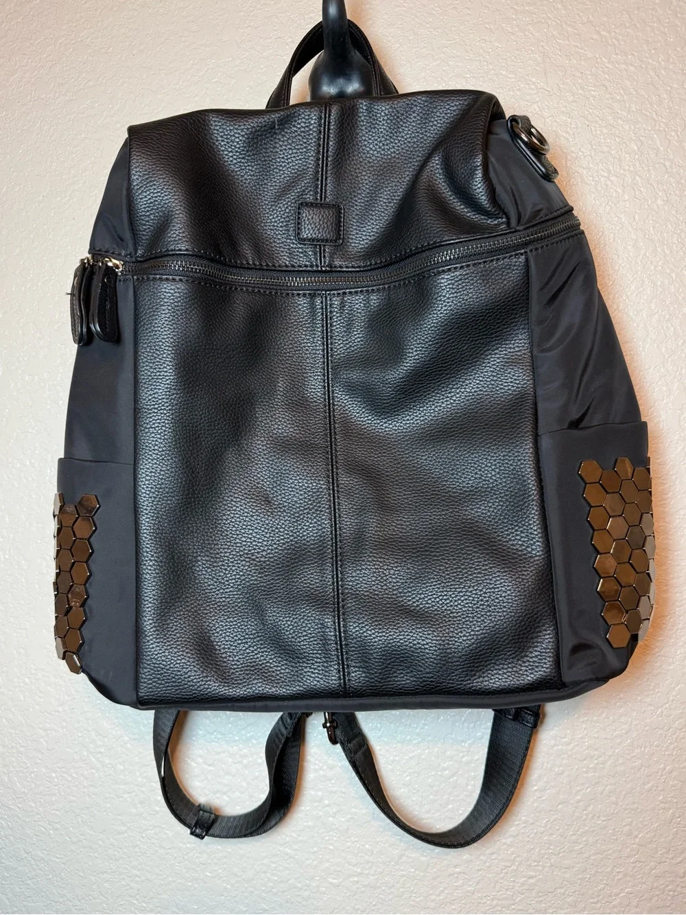 N/A black backpack